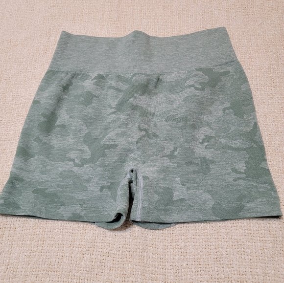 GREEN CAMO SHORTS - Picture 1 of 3